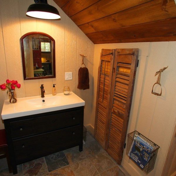 Carriage House Guest Bathroom