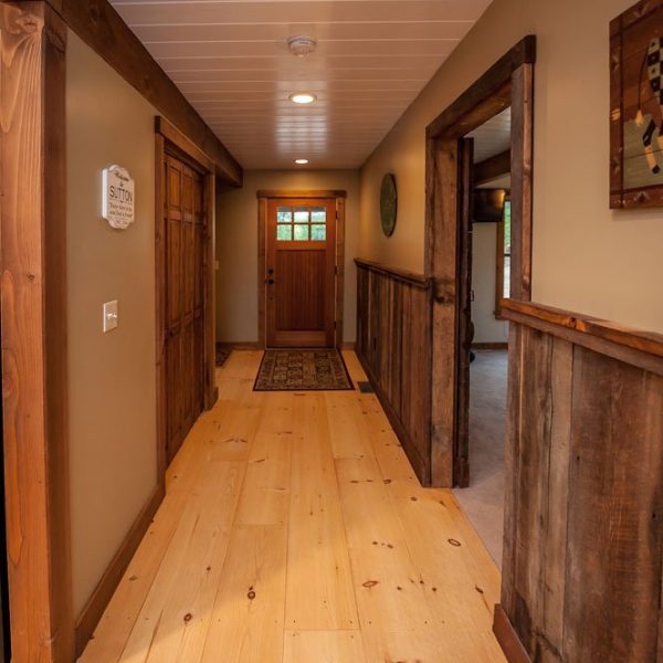 Boulder-Meadows-Yankee-Barn-Home-Hallway