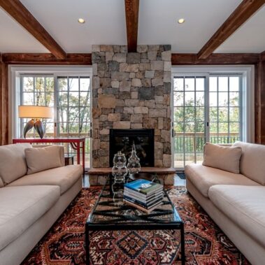 9 Ft Ceilings - No Vault