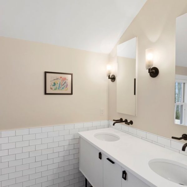 East Hampton Contemporary Home Bathroom
