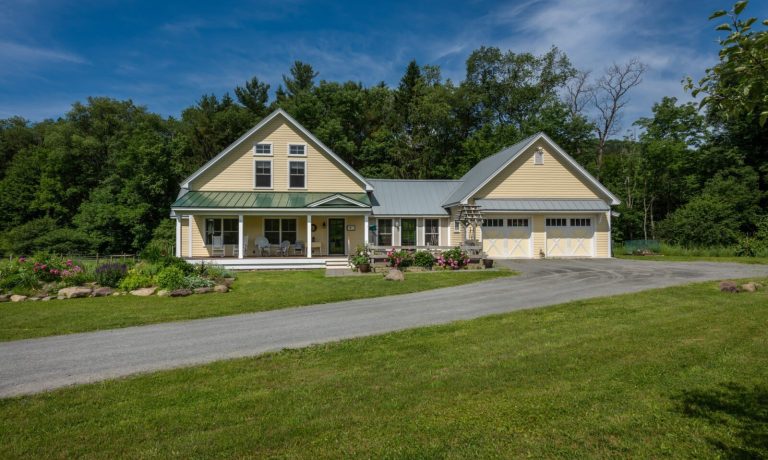 Post & Beam Farmhouse | Yankee Barn Homes